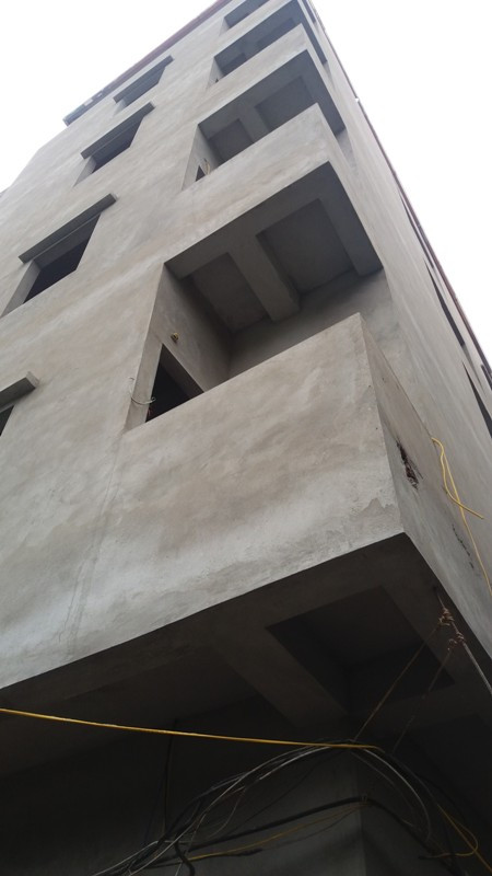 Công trình số 18 hẻm 102/44/49 phố Pháo Đài Láng đang vi phạm trật tự xây dựng. Ảnh Bảo Nam.