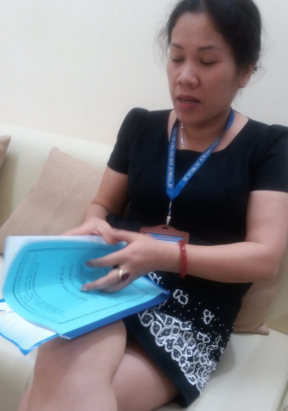 Bà Phạm Thị Hồng Hải, chủ tịch UBND phường Láng Thượng tại buổi làm việc với phóng viên. Ảnh Bảo Nam.