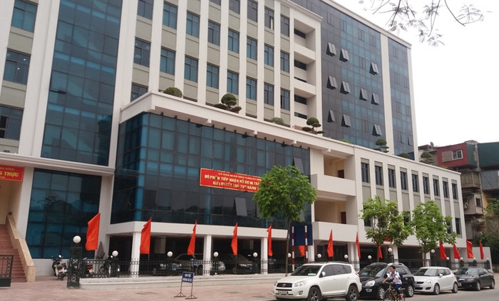 Tru sở làm việc của UBND quận Ba Đình. Ảnh Trần Việt.