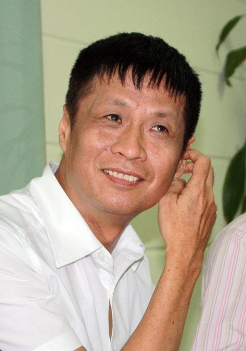 Đạo diễn Lê Hoàng - người khá đắt sô trong vai trò giám khảo thời gian gần đây Đạo diễn Lê Hoàng - người khá đắt sô trong vai trò giám khảo thời gian gần đây