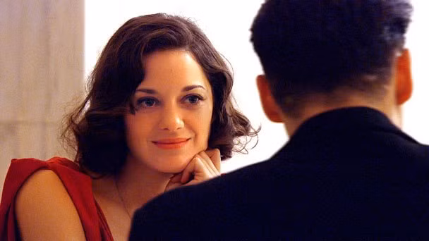 Marion Cotillard sinh năm 1975, giành giải Oscar, Quả cầu vàng, BAFTA, César nữ diễn viên xuất sắc nhất phim Life in Pink (La Vie en rose), năm 2007 và được đề cử giải Quả cầu vàng trong phim Nine có rất nhiều ngôi sao tham gia năm 2010. Các phim nổi bật khác của cô như Taxi (1998, Samy Naceri đóng chính), hay phim Love Me If You Dare (2003, Guillaume Canet đóng chính)...