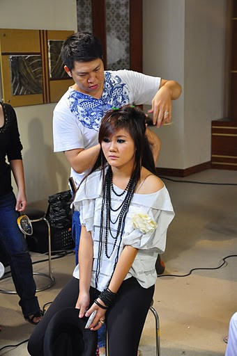 Mình chẳng thích kiểu tóc này tẹo nào, chẳng buồn nhìn vào gương nữa!!! Mình chẳng thích kiểu tóc này tẹo nào, chẳng buồn nhìn vào gương nữa!!!