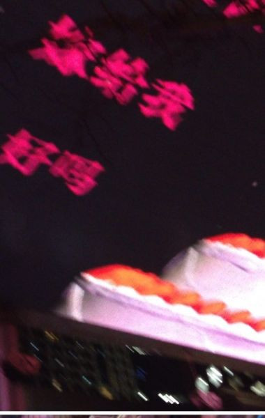 Dòng chữ "Em sẽ lấy anh ?" hiện lên trước sự sững sờ của cô bạn