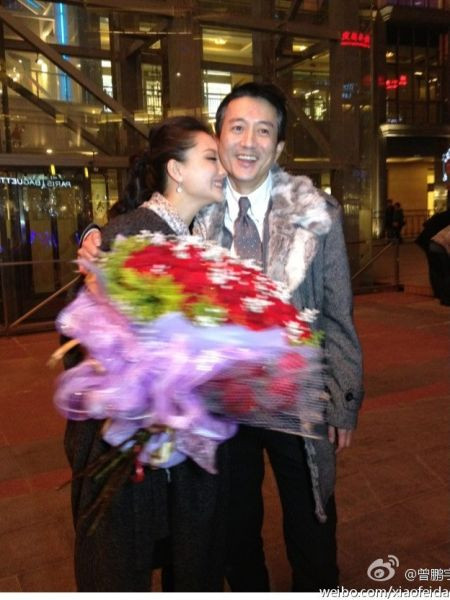 Nàng Cận Tịch xấu số trong Chân hoàn truyện ra khỏi phim đã có một mối tình đẹp và tràn đầy hạnh phúc. Cô xúc động cám ơn tất cả mọi người chia sẻ niềm vui với cô sẽ lấy người chồng tốt, đến chia sẻ niềm vui hay gửi lời chúc phúc qua các tin nhắn.