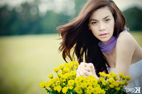 Hồ Ngọc Hà vừa trải qua một cuộc tiểu phẫu nhỏ ở thanh quản và cổ họng. Lý do dẫn đến cuộc tiểu phẩu này do cổ họng và thanh quản bị nang nước. Triệu chứng này khiến giọng nói và hát bị rè, cổ họng đau rát khi nói. Trong lần khám sức khỏe tổng quát định kỳ tại Singapore hồi đầu năm 2012, bác sỹ đã khuyên Hồ Ngọc Hà nên sớm tiến hành tiểu phẩu để sau này giọng hát và tiếng nói không bị ảnh hưởng. (Theo infonet) Hồ Ngọc Hà vừa trải qua một cuộc tiểu phẫu nhỏ ở thanh quản và cổ họng. Lý do dẫn đến cuộc tiểu phẩu này do cổ họng và thanh quản bị nang nước. Triệu chứng này khiến giọng nói và hát bị rè, cổ họng đau rát khi nói. Trong lần khám sức khỏe tổng quát định kỳ tại Singapore hồi đầu năm 2012, bác sỹ đã khuyên Hồ Ngọc Hà nên sớm tiến hành tiểu phẩu để sau này giọng hát và tiếng nói không bị ảnh hưởng. (Theo infonet)