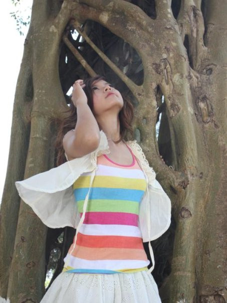 Ái dà, ai ném quả đa vào đầu mình không biết, có phải mụ thiên hậu sai người ám sát mình? Ái dà, ai ném quả đa vào đầu mình không biết, có phải mụ thiên hậu sai người ám sát mình?