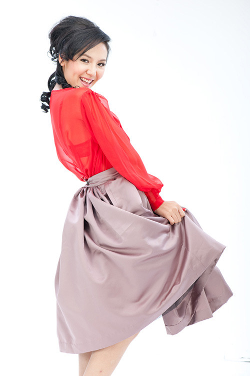 Phương Linh phủ nhận tin đồn có clip sex và nhanh chóng đóng cửa trang blog cá nhân.