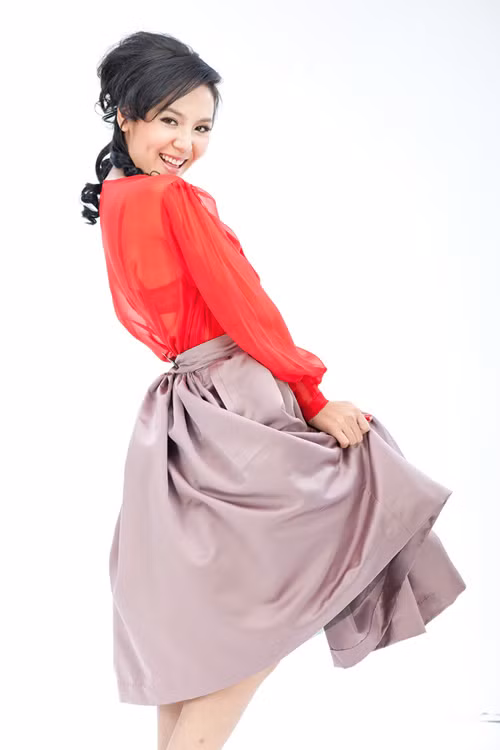 Phương Linh phủ nhận tin đồn có clip sex và nhanh chóng đóng cửa trang blog cá nhân.