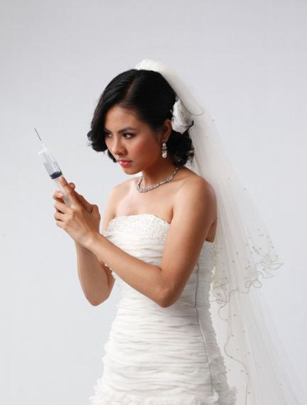 Nếu anh không cưới em, em sẽ tiêm thuốc B1... vào em cho anh xem!