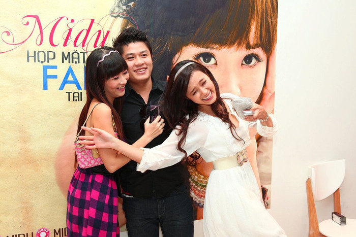 Cũng có lúc cô nàng hơi... quá phấn khích thé này đây Cũng có lúc cô nàng hơi... quá phấn khích thé này đây