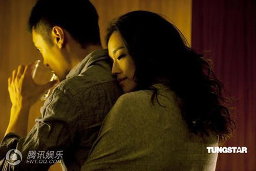 Với Tình Mê, Thư Kỳ và Dư Văn Lạc có kha khá cảnh ân ái ngọt ngào trên giường. Hai người diễn những cảnh thân mật này ngọt ngào đến nỗi không ít khán giả cũng như các nhân viên đoàn phim đặt ra nghi vấn Thư Kỳ và Dư Văn Lạc "phim giả tình thật". Với Tình Mê, Thư Kỳ và Dư Văn Lạc có kha khá cảnh ân ái ngọt ngào trên giường. Hai người diễn những cảnh thân mật này ngọt ngào đến nỗi không ít khán giả cũng như các nhân viên đoàn phim đặt ra nghi vấn Thư Kỳ và Dư Văn Lạc "phim giả tình thật".