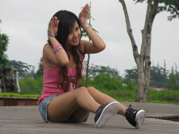 Tạo dáng... thỏ hồng, nhưng khéo hớ hênh nhé! Tạo dáng... thỏ hồng, nhưng khéo hớ hênh nhé!