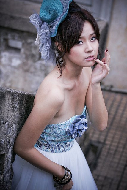 Trông hao hao một nàng ma-cà-rồng Trông hao hao một nàng ma-cà-rồng