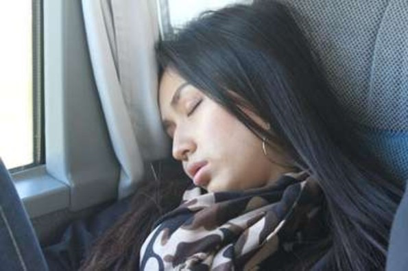 Dạo này thèm ngủ quá, đêm chỉ ngủ được mỗi 8 tiếng nên phải ngủ ngày. Dạo này thèm ngủ quá, đêm chỉ ngủ được mỗi 8 tiếng nên phải ngủ ngày.