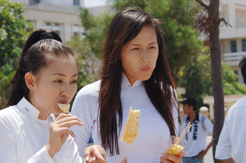 Ăn nhanh lên mày ơi, sắp có trống trường vào tiết mới rồi! Ăn nhanh lên mày ơi, sắp có trống trường vào tiết mới rồi!