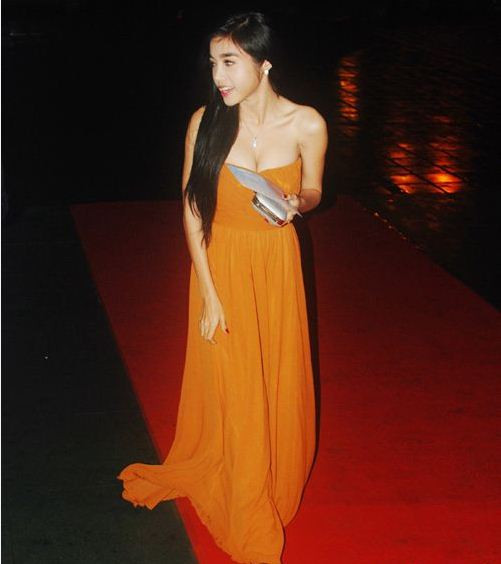 Mọi người nhớ chụp giúp em mấy kiểu lúc em nhận giải Cánh diều vàng nhé! Mọi người nhớ chụp giúp em mấy kiểu lúc em nhận giải Cánh diều vàng nhé!