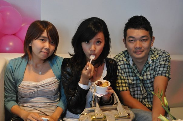 Có mỗi mình mình ăn từ đầu buổi đến giờ, ngại quá Có mỗi mình mình ăn từ đầu buổi đến giờ, ngại quá