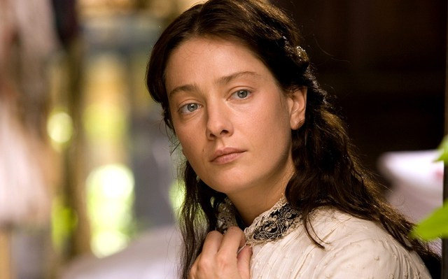 Giovanna Mezzogiorno sinh năm 1974, nổi bật qua các phim Cuộc hành trình của cô dâu (Il viaggio della sposa) năm 1997, Tình yêu đã mất (Del perduto amore) năm 1998 giành giải David di Donatello nữ diễn viên xuất sắc nhất, phim Đối mặt với Windows (La finestra di fronte) giành nhiều giải thưởng quan trọng, năm 2003. Phim The Beast in the Heart 2005 rất thành công (đề cử giải Oscar phim tiếng nước ngoài hay nhất, cô giành Cup Volpi tại LHP Venice và giải David di Donatello nữ diễn viên xuất sắc nhất)...