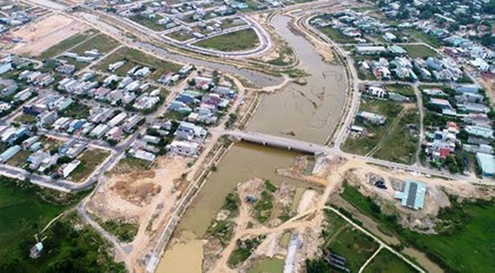 Có nhiều sai phạm trong việc xây dựng tuyến kênh thoát lũ tổng thể xã Hòa Liên (Hòa Vang). Ảnh: VOV Có nhiều sai phạm trong việc xây dựng tuyến kênh thoát lũ tổng thể xã Hòa Liên (Hòa Vang). Ảnh: VOV