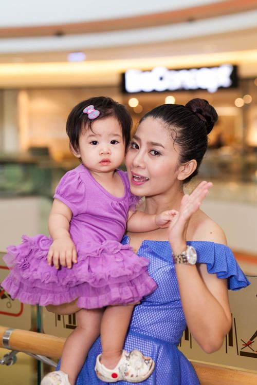 Đi cùng với Ốc Thanh Vân còn có diễn viên Mai Phương. Ốc Thanh Vân và Mai Phương có tình cảm thân thiết cả trong công việc và cuộc sống. Đi cùng với Ốc Thanh Vân còn có diễn viên Mai Phương. Ốc Thanh Vân và Mai Phương có tình cảm thân thiết cả trong công việc và cuộc sống.