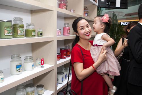 Đến thời điểm này khi được hỏi về giới tính đứa con trong bụng Ốc Thanh Vân vẫn giữ kín. Đến thời điểm này khi được hỏi về giới tính đứa con trong bụng Ốc Thanh Vân vẫn giữ kín.