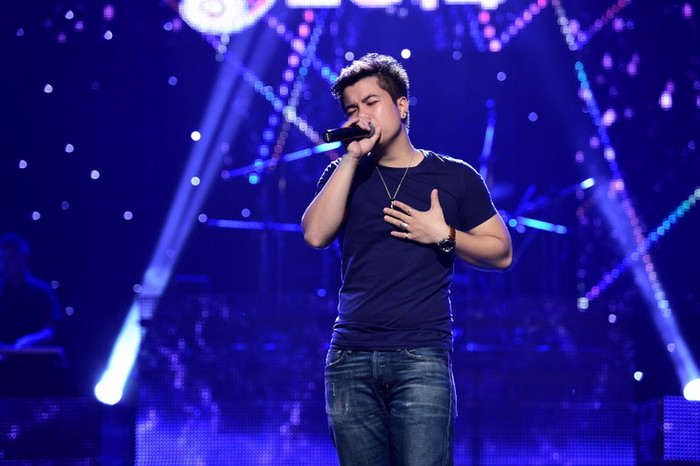 Trong Gala đầu tiên này, Đinh Mạnh Ninh mang tới ca khúc với gia điệu lạ Chỉ Còn Riêng Anh. Ca khúc này cũng do chính anh sáng tác và tự thể hiện trên sân khấu Bài Hát Việt.