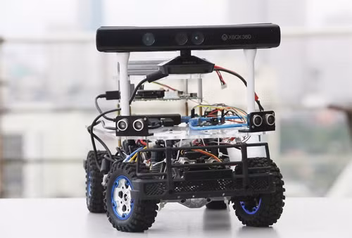 FPT cấp 8 xe đua không người lái cho các trường đại học ảnh 1