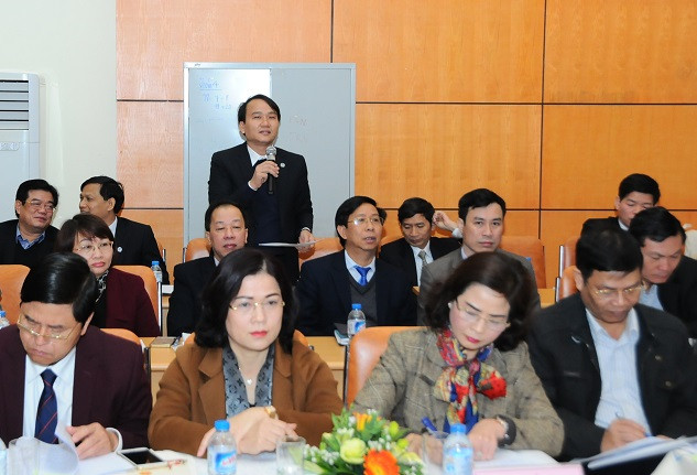 Giám đốc Sở GD&ĐT Đà Nẵng Nguyễn Đình Vĩnh (đứng) phát biểu tại hội nghị sơ kết học kỳ I năm học 2016-2017 khối các sở GD&ĐT (Ảnh: Thùy Linh) Giám đốc Sở GD&ĐT Đà Nẵng Nguyễn Đình Vĩnh (đứng) phát biểu tại hội nghị sơ kết học kỳ I năm học 2016-2017 khối các sở GD&ĐT (Ảnh: Thùy Linh)