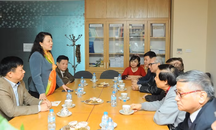 Thứ trưởng Bộ GD&amp;ĐT Nguyễn Thị Nghĩa tới thăm và chúc Tết cán bộ, nhân viên Hiệp hội các trường Đại học, Cao đẳng Việt Nam.