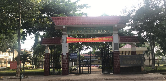 Phụ huynh phản ánh trường chuẩn quốc gia lạm thu lên Bộ Giáo dục Phụ huynh phản ánh trường chuẩn quốc gia lạm thu lên Bộ Giáo dục