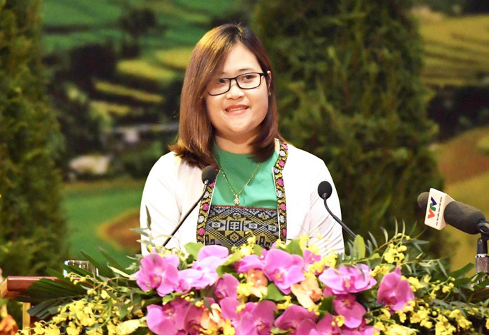 Cô Hà Ánh Phượng, giáo viên trường Trung học phổ thông Hương Cần, Thanh Sơn, Phú Thọ đã trúng cử đại biểu Quốc hội khoá XV. Ảnh: NVCC