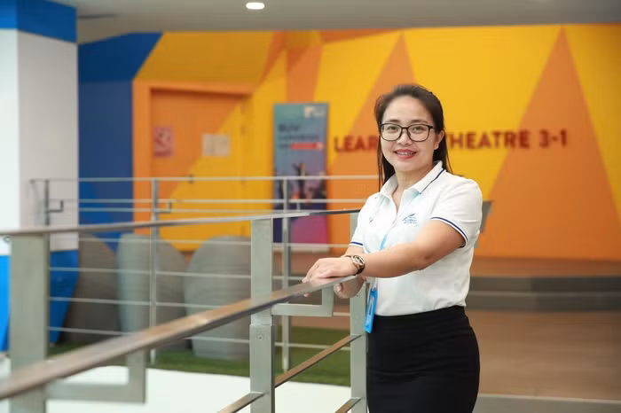 "Nhà trường luôn sẵn sàng bố trí giáo viên để hỗ trợ tối đa việc ôn luyện cho con em các cán bộ đi làm nhiệm vụ chống dịch", cô Lý khẳng định. Ảnh: Nhà trường cung cấp