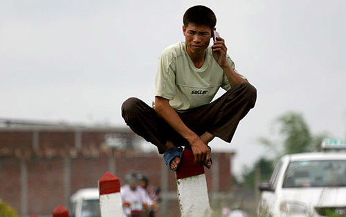 Alo! Em à ! Cuộc sống của anh bây giờ chơ vơ lắm, không biết phải bấu víu vào đâu. Chúng mình chia tay nhé!