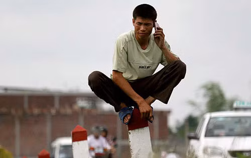 Alo! Em à ! Cuộc sống của anh bây giờ chơ vơ lắm, không biết phải bấu víu vào đâu. Chúng mình chia tay nhé!