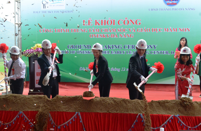 Khởi công dự án 3,8 triệu USD danh cho con em công nhân đang làm việc trong Khu công nghiệp. Ảnh: An Nguyên Khởi công dự án 3,8 triệu USD danh cho con em công nhân đang làm việc trong Khu công nghiệp. Ảnh: An Nguyên