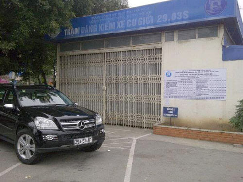 Các trạm đăng kiểm ở Hà Nội đều đóng cửa trong ngày 1/1 (Ảnh chụp tại Trạm Đăng kiểm xe cơ giới 29.03S). Ảnh: NGUYỄN QUYẾT Các trạm đăng kiểm ở Hà Nội đều đóng cửa trong ngày 1/1 (Ảnh chụp tại Trạm Đăng kiểm xe cơ giới 29.03S). Ảnh: NGUYỄN QUYẾT
