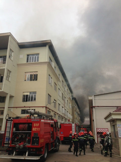 TP.HCM: Cháy kinh hoàng tại khu chế xuất Linh Trung 2 ảnh 3 TP.HCM: Cháy kinh hoàng tại khu chế xuất Linh Trung 2 ảnh 3