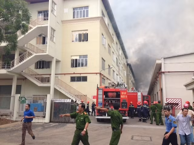 TP.HCM: Cháy kinh hoàng tại khu chế xuất Linh Trung 2 ảnh 2