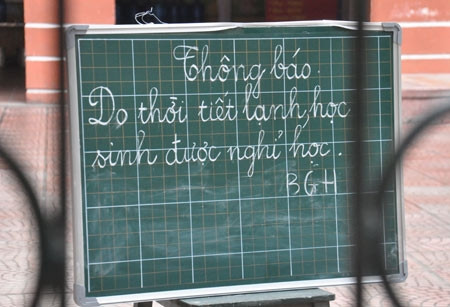 Dự báo rét đậm, rét hại sẽ kéo dài trong 1 tuần tới. Con được nghỉ học khiến nhiều phụ huynh lo lắng vì không có người chăm những lúc bố mẹ đi làm. (Ảnh: Văn Chung) Dự báo rét đậm, rét hại sẽ kéo dài trong 1 tuần tới. Con được nghỉ học khiến nhiều phụ huynh lo lắng vì không có người chăm những lúc bố mẹ đi làm. (Ảnh: Văn Chung)