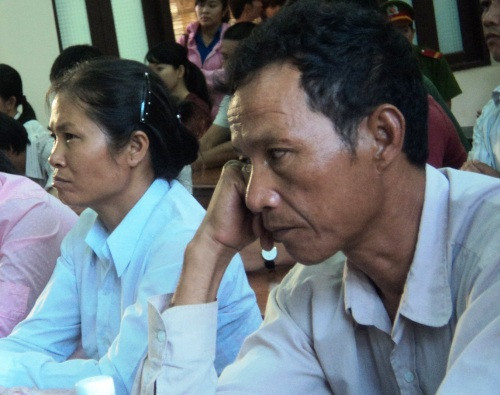 Ông Lê Bá Triệu, cha bị cáo Lê Bá Mai, đã bán tất cả gia sản để lo cho con. Ông Lê Bá Triệu, cha bị cáo Lê Bá Mai, đã bán tất cả gia sản để lo cho con.