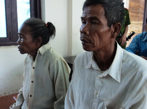 Vợ chồng ông Điểu Cần, cha mẹ nạn nhân Thị Út, mong vụ án kế thúc nhanh, trả lại công bằng cho gia đình. Vợ chồng ông Điểu Cần, cha mẹ nạn nhân Thị Út, mong vụ án kế thúc nhanh, trả lại công bằng cho gia đình.