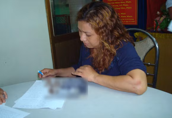 Tú bà Lê Thị Thanh Dung khai báo sau khi bị bắt giữ Tú bà Lê Thị Thanh Dung khai báo sau khi bị bắt giữ