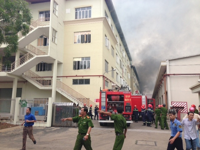 TP.HCM: Cháy kinh hoàng tại khu chế xuất Linh Trung 2 ảnh 2 TP.HCM: Cháy kinh hoàng tại khu chế xuất Linh Trung 2 ảnh 2