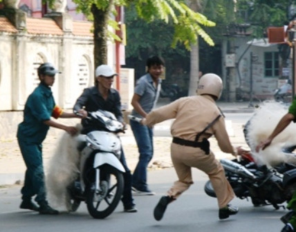 Biện pháp quăng lưới trước đây đã được công an TP Thanh Hoá triển khai áp dụng rộng rãi. Biện pháp quăng lưới trước đây đã được công an TP Thanh Hoá triển khai áp dụng rộng rãi.