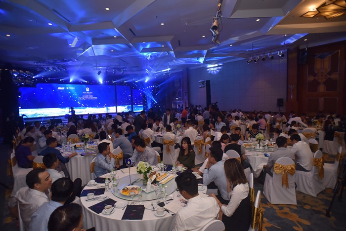 Nhiều nhà đầu tư đến tìm hiểu thông tin dự án Pacific Danang Resort (ảnh Trinh Phúc). Nhiều nhà đầu tư đến tìm hiểu thông tin dự án Pacific Danang Resort (ảnh Trinh Phúc).