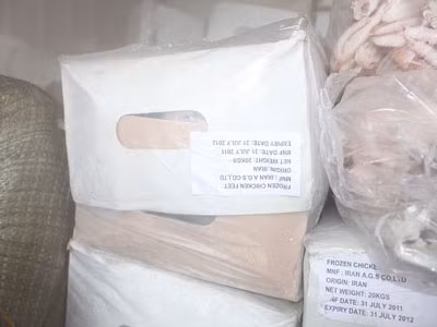 Phát hiện gần 14 tấn thịt thối bao bì Trung Quốc ảnh 1