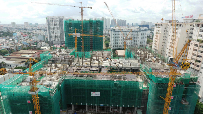 Toàn cảnh đại công trường The GoldView nhộn nhịp nhìn từ trên cao. Toàn cảnh đại công trường The GoldView nhộn nhịp nhìn từ trên cao.