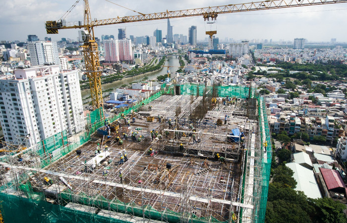 Đội ngũ thi công The GoldView vừa phải đáp ứng tiến độ cam kết vừa phải đảm bảo yêu cầu khắt khe về mặt chất lượng và an toàn. Đội ngũ thi công The GoldView vừa phải đáp ứng tiến độ cam kết vừa phải đảm bảo yêu cầu khắt khe về mặt chất lượng và an toàn.