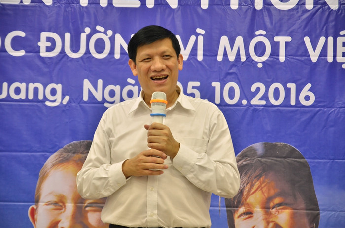 Thứ trưởng Bộ Y tế Nguyễn Thanh Long cảm ơn sự giúp đỡ của Vinamilk trong suốt 10 năm thực hiện triển khai chương trình Sữa học đường. Thứ trưởng Bộ Y tế Nguyễn Thanh Long cảm ơn sự giúp đỡ của Vinamilk trong suốt 10 năm thực hiện triển khai chương trình Sữa học đường.