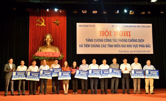 Vinamilk trao sữa cho 11 tỉnh thành miền núi Tây Bắc